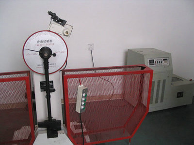 Low-temperature impact testing machine